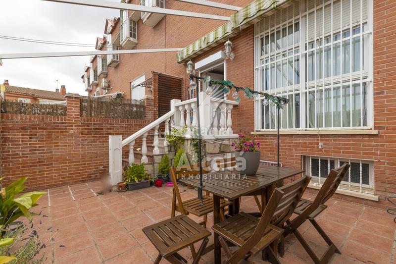 Foto 029d9549-e6bb-46d0-9cb8-eb9bdbca5147. Casa adossada amb calefacció aparcament piscina a Meco