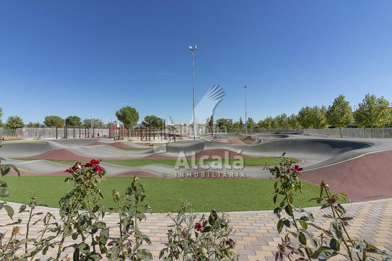 Foto 1b68e647-5772-4da8-a7ef-5a40a857446d. Casa adossada amb calefacció aparcament piscina a Meco