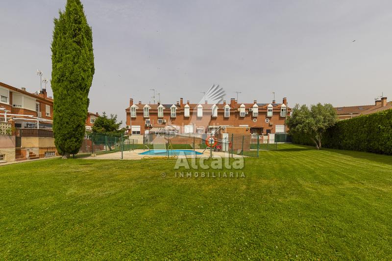 Foto 49183c5e-8fae-41af-b97a-3cf81b4cd911. Casa adossada amb calefacció aparcament piscina a Meco