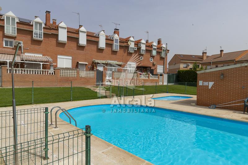 Foto 54ab98df-7d61-4257-9a0d-620d9fc98f35. Casa adossada amb calefacció aparcament piscina a Meco