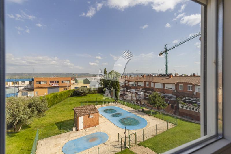 Foto 58a8fe15-6cea-422e-bb67-cb43cce62cab. Casa adossada amb calefacció aparcament piscina a Meco