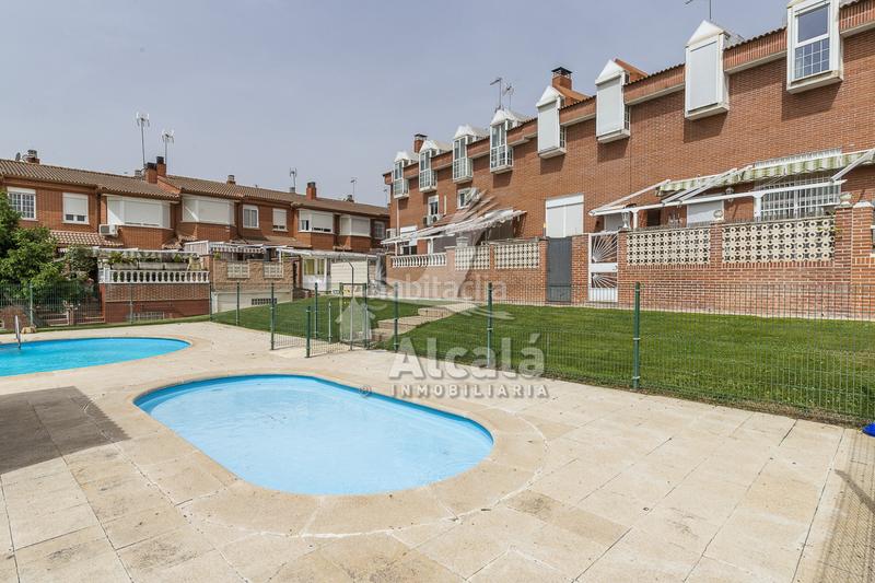 Foto 9bce9e3c-563b-44d6-b852-96b060674e7b. Casa adossada amb calefacció aparcament piscina a Meco