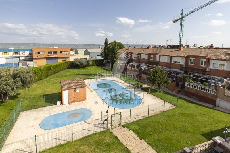 Foto b41becf5-c033-40bf-9805-f1824c1d33f1. Casa adossada amb calefacció aparcament piscina a Meco