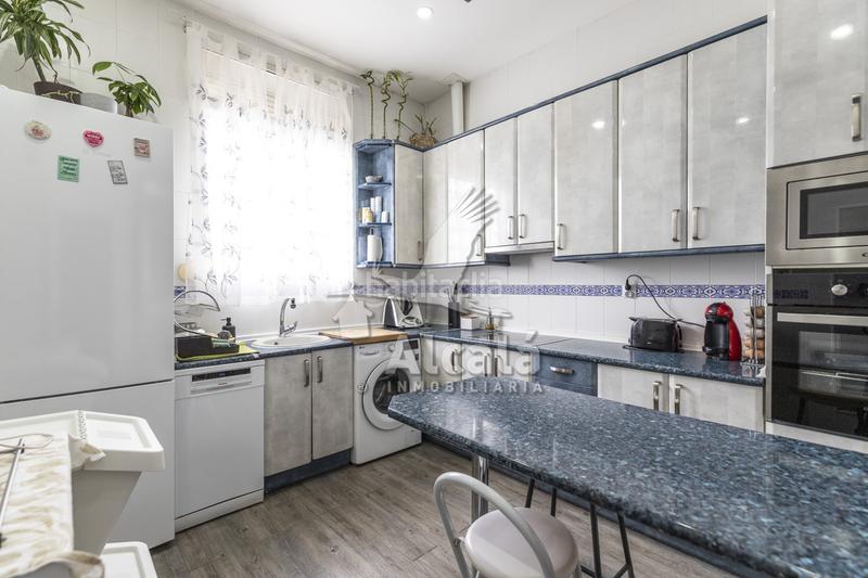 Foto b46e9790-339e-4d8f-b12c-5e03ea2619c4. Casa adossada amb calefacció aparcament piscina a Meco