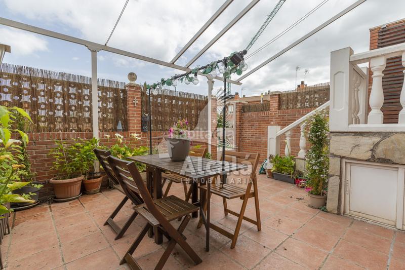 Foto e871b6b1-2c82-4761-bf30-b2edacfcb84c. Casa adossada amb calefacció aparcament piscina a Meco