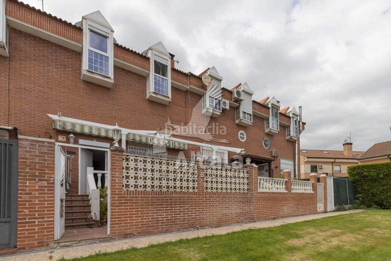 Foto f132ab93-1ed9-4b40-8a66-0b769661a7f5. Casa adossada amb calefacció aparcament piscina a Meco