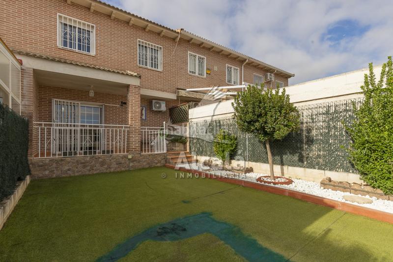 Foto 6b1c856d-ffdf-4c21-9084-37cd1cf1d042. Casa adosada acogedor chalet adosado en Galápagos