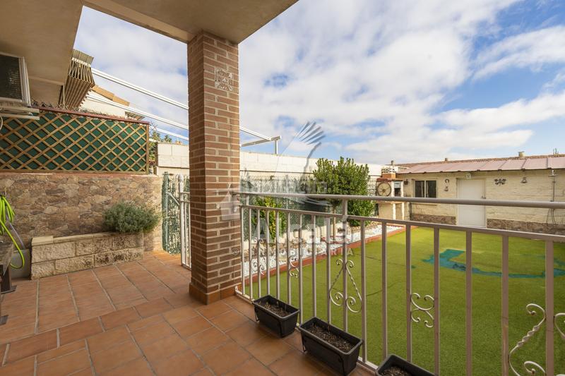 Foto 76c5ed2c-e880-48c9-95ea-3c314379bd74. Casa adosada acogedor chalet adosado en Galápagos