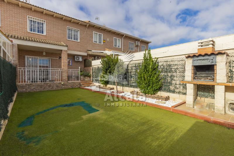 Foto d0d72b23-7a0d-4aa0-921d-fc7d9b670871. Casa adosada acogedor chalet adosado en Galápagos