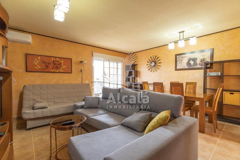 Foto fb5af2ab-25e4-4ed7-b3ce-d8c5f1efe83c. Casa adosada acogedor chalet adosado en Galápagos