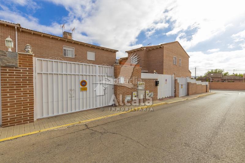 Foto fe555cc0-1e0c-421d-913e-a700bf02e1ee. Casa adosada acogedor chalet adosado en Galápagos