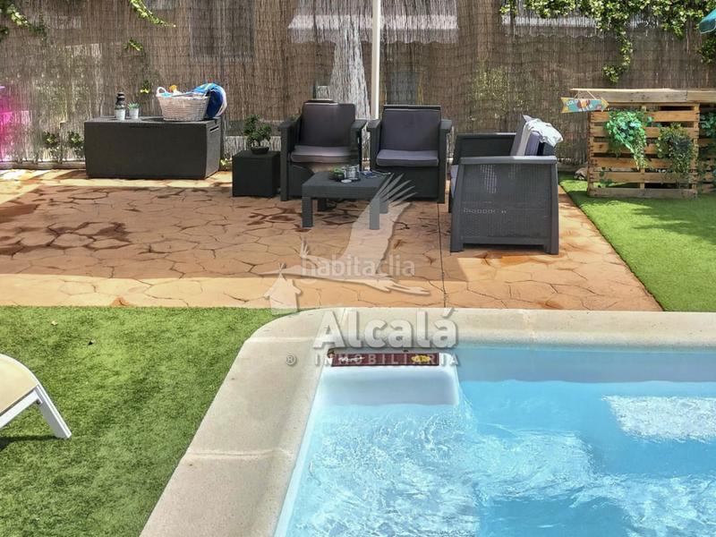 Foto 04ae0fa7-0685-48c7-aea0-621747d69854. Casa adossada amb calefacció aparcament piscina a Villalbilla