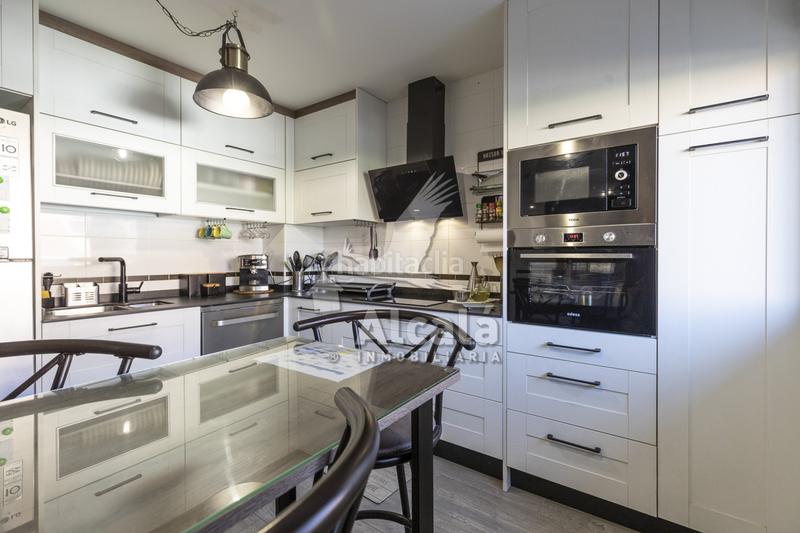 Foto 3d283066-91b0-4d9c-b691-71f9ff09bbb8. Casa adossada amb calefacció aparcament piscina a Villalbilla