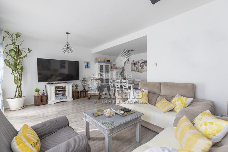 Foto 6e648a06-c044-466a-9d81-6436bc160b25. Casa adossada amb calefacció aparcament piscina a Villalbilla