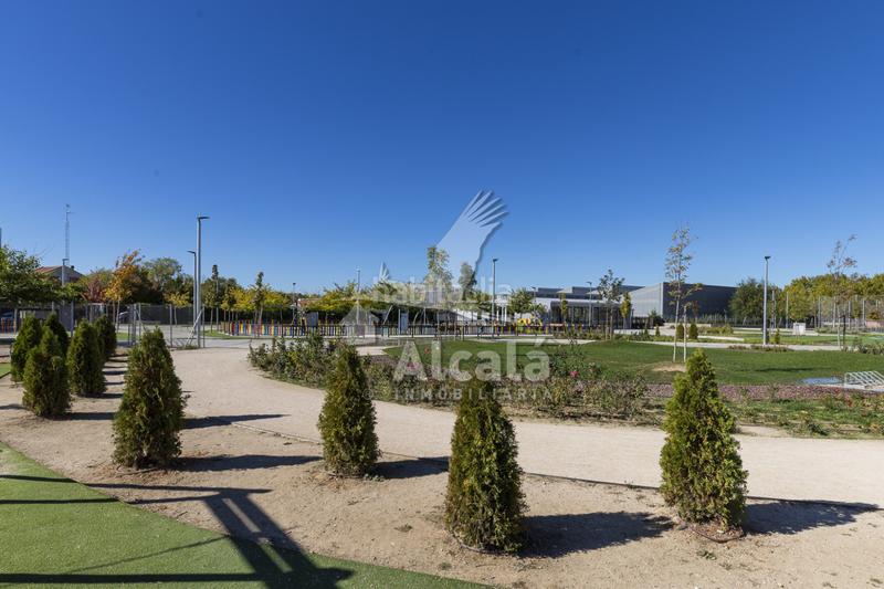 Foto 7370da33-ebe0-4f74-83ea-f2164cb08cb4. Casa adossada amb calefacció aparcament piscina a Villalbilla