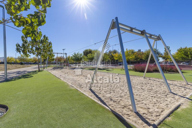 Foto 7da2620f-5578-4278-a961-54f108842e88. Casa adossada amb calefacció aparcament piscina a Villalbilla