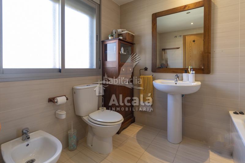 Foto 8bb2077a-899d-4b3a-a802-aa7b25901525. Casa adossada amb calefacció aparcament piscina a Villalbilla