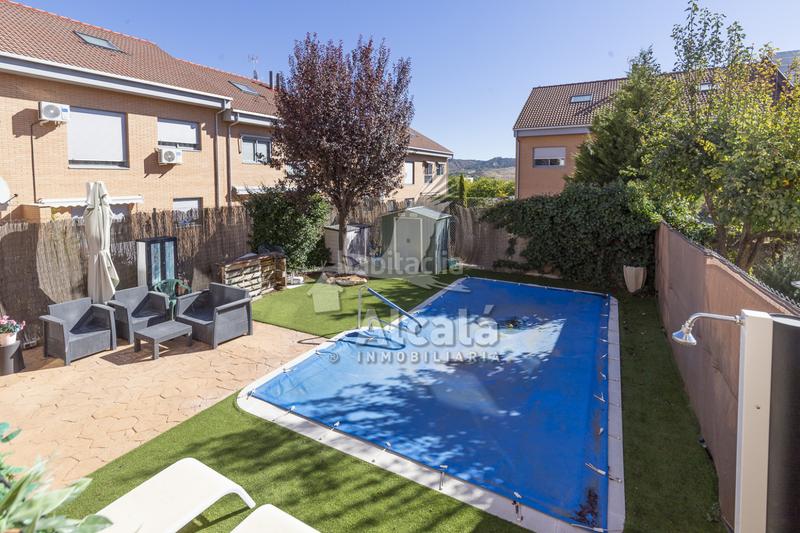 Foto 90de99f3-cbc5-4feb-8129-3c75b146319a. Casa adossada amb calefacció aparcament piscina a Villalbilla