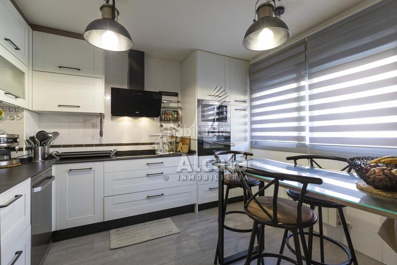 Foto 98511f9e-be27-45e7-bea8-07cd1eee69e4. Casa adossada amb calefacció aparcament piscina a Villalbilla