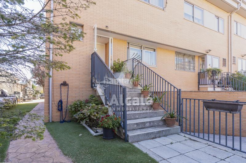 Foto 9ed80d8b-a8bb-4f91-b01e-d852bf57bd83. Casa adossada amb calefacció aparcament piscina a Villalbilla