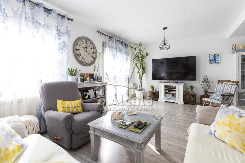 Foto fd9371a8-44a8-474b-9a78-5d7d87c7d50d. Casa adossada amb calefacció aparcament piscina a Villalbilla