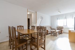 Etagenwohnung in Meco pueblo. Piso super luminoso con terraza en avda de la luz