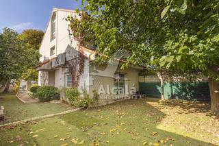 Casa en Loeches. Magnifico chalet de esquina con jaridn en loeches
