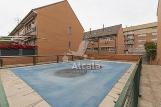 Casa en Ensanche. Estupendo chalet en el ensanche de alcalá de henares, una de las