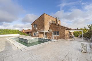 Haus in Hita. Exclusivo chalet independiente en hita guadalajara