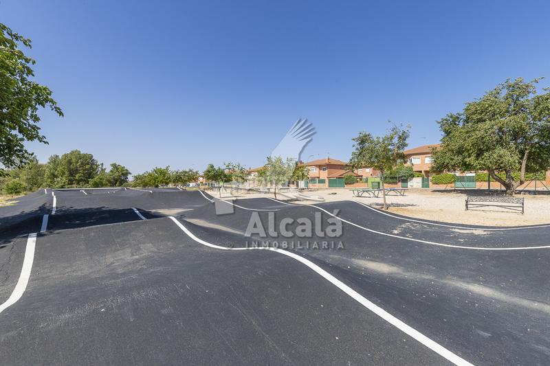 Foto 04fb8b23-7f8e-4a2c-9dab-01849aefa1a2. Casa adosado cerca del centro de galapagos en Galápagos