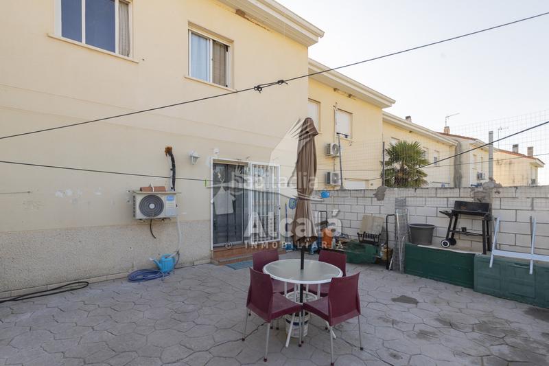 Foto 0bd2da2c-fb17-4048-98bb-1fb1a6bdcbb0. Casa adosado cerca del centro de galapagos en Galápagos