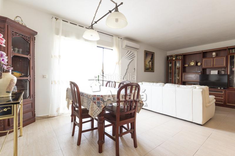 Foto 0f3244a7-7b5b-44cd-908a-42a6590a40cc. Casa adosado cerca del centro de galapagos en Galápagos