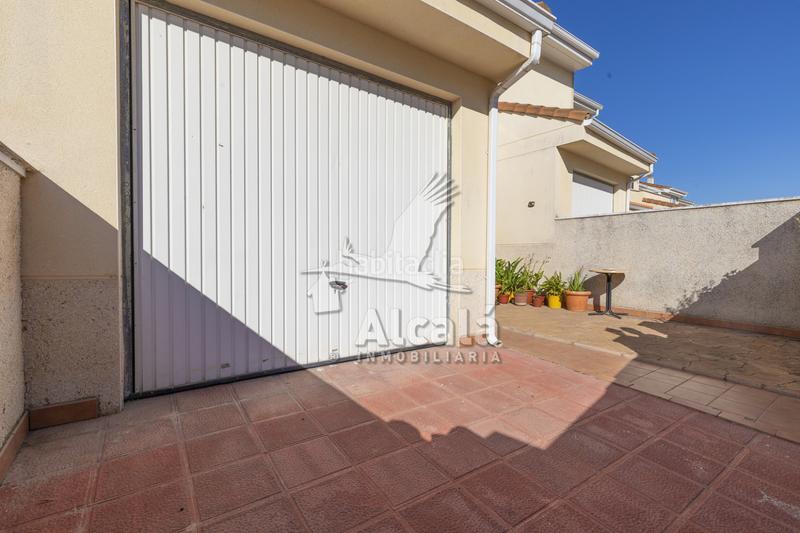 Foto 2bd46a75-2204-4ca4-b3e8-0ed5c1d8fa48. Casa adosado cerca del centro de galapagos en Galápagos