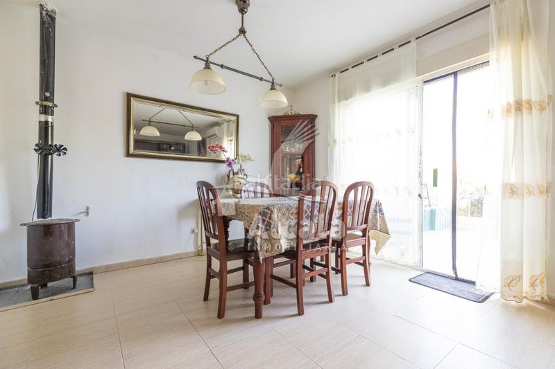 Foto 3573dbfe-b34b-4b79-919f-55d4b9552ce1. Casa adosado cerca del centro de galapagos en Galápagos