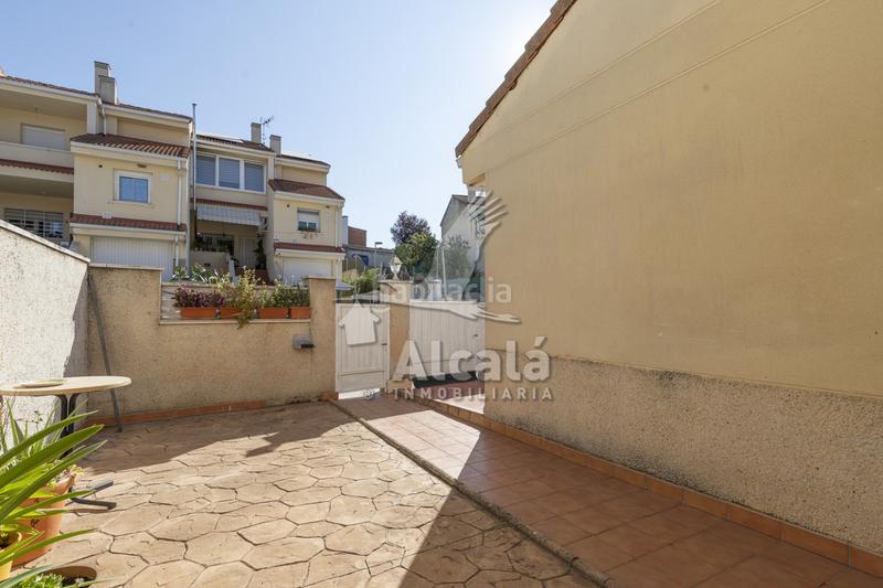 Foto 3edd5412-a45d-41dc-a2a7-9139d57c1a77. Casa adosado cerca del centro de galapagos en Galápagos