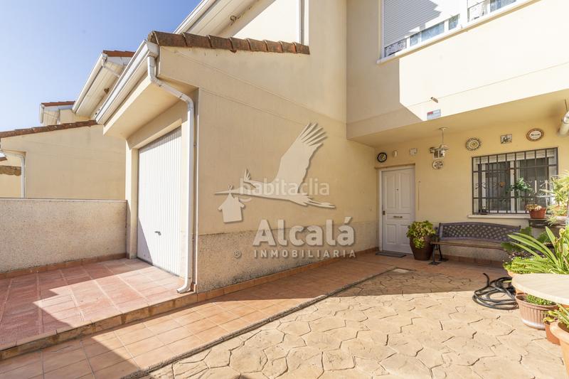 Foto 51c75746-b73d-4eb2-909d-200205be8152. Casa adosado cerca del centro de galapagos en Galápagos