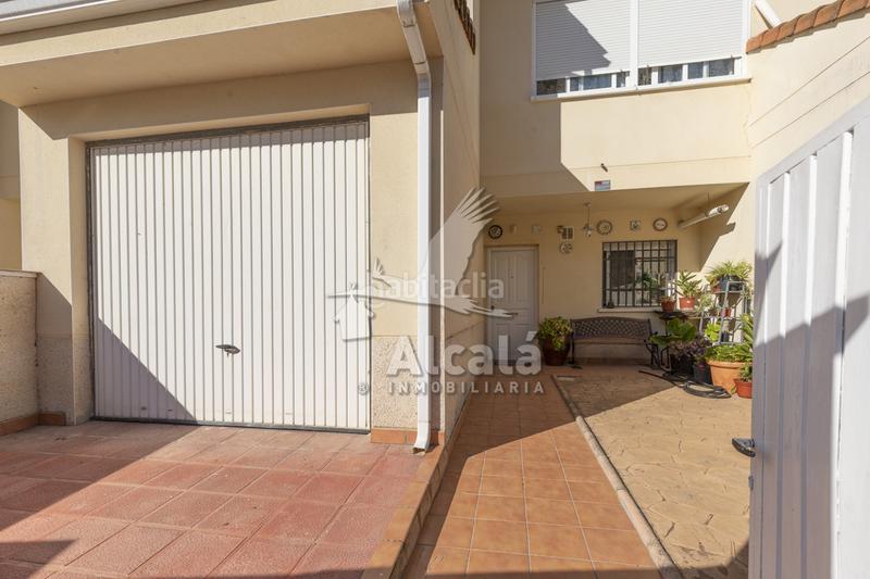 Foto 53b1948d-cfa7-4504-bd05-d538bcf176af. Casa adosado cerca del centro de galapagos en Galápagos