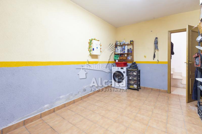 Foto 5c47319b-1e39-43fa-ac6a-125f7be9c0c6. Casa adosado cerca del centro de galapagos en Galápagos