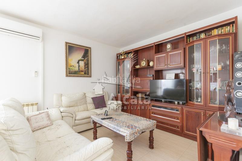 Foto 65cb0ac5-ffa3-4b44-8c32-cb139ae61cf0. Casa adosado cerca del centro de galapagos en Galápagos