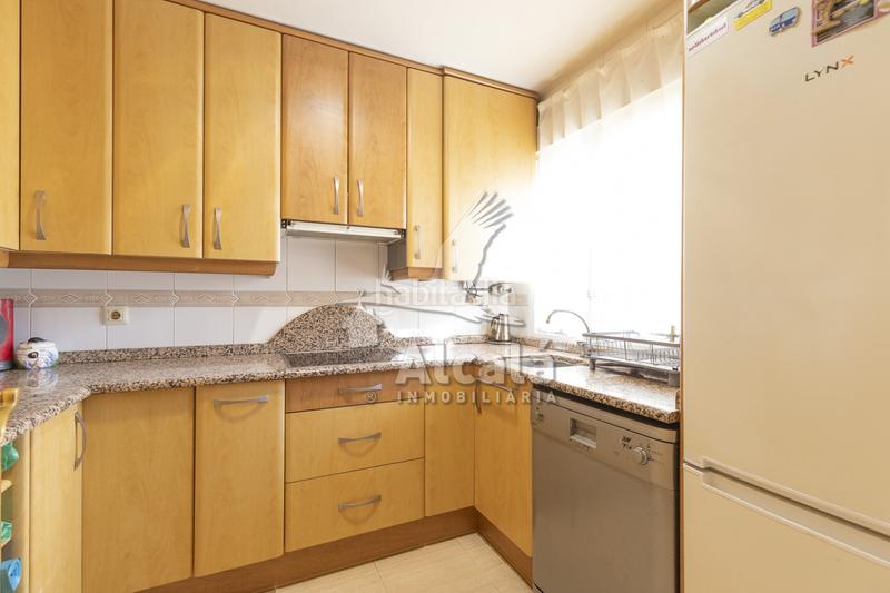 Foto 7761c049-7d2c-4d19-a01a-557158341f9c. Casa adosado cerca del centro de galapagos en Galápagos