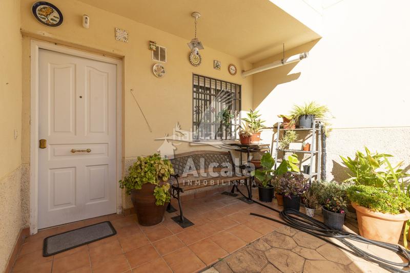 Foto 8bac62f4-7ce0-43e9-9f8e-58aa064da38a. Casa adosado cerca del centro de galapagos en Galápagos