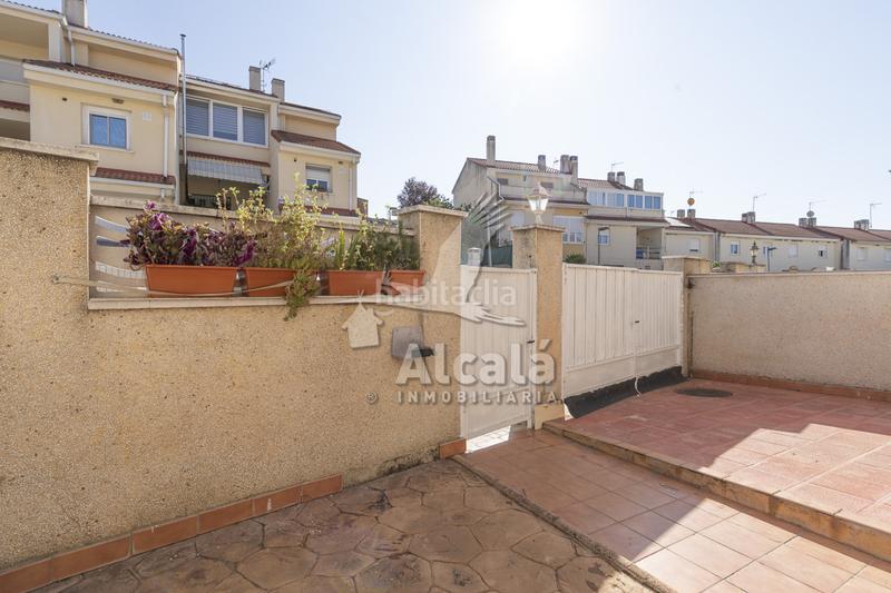 Foto a1fd9bc7-ec6b-4d63-9b64-82f4d7e0fc58. Casa adosado cerca del centro de galapagos en Galápagos