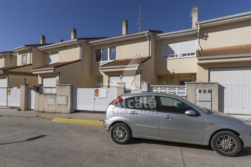 Foto efda199d-eea8-480a-8890-ce105ce6376c. Casa adosado cerca del centro de galapagos en Galápagos