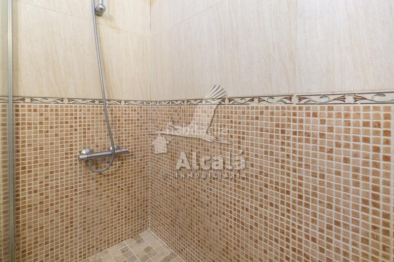 Foto f5b47df1-49e8-4a2a-b516-99607032ad4a. Casa adosado cerca del centro de galapagos en Galápagos