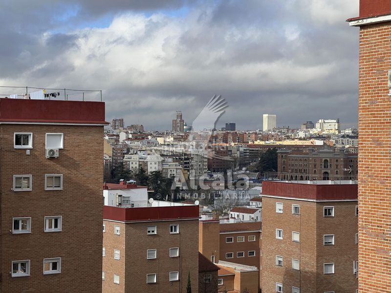 Piso exterior con terraza y vistas despejadas 3 dormitorios muy luminoso en Madrid - Imagen 34