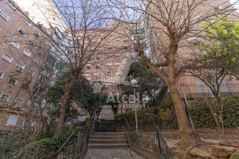 Piso exterior con terraza y vistas despejadas 3 dormitorios muy luminoso en Madrid - Imagen 57