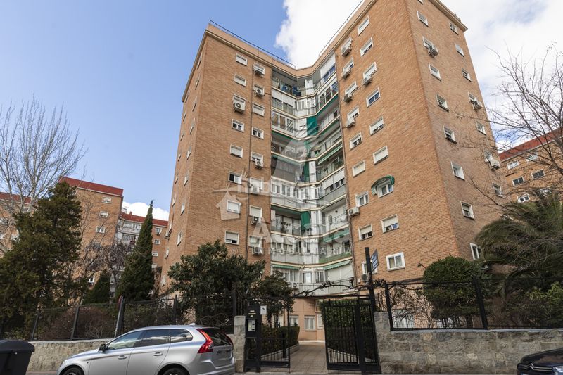 Piso exterior con terraza y vistas despejadas 3 dormitorios muy luminoso en Madrid - Imagen 60