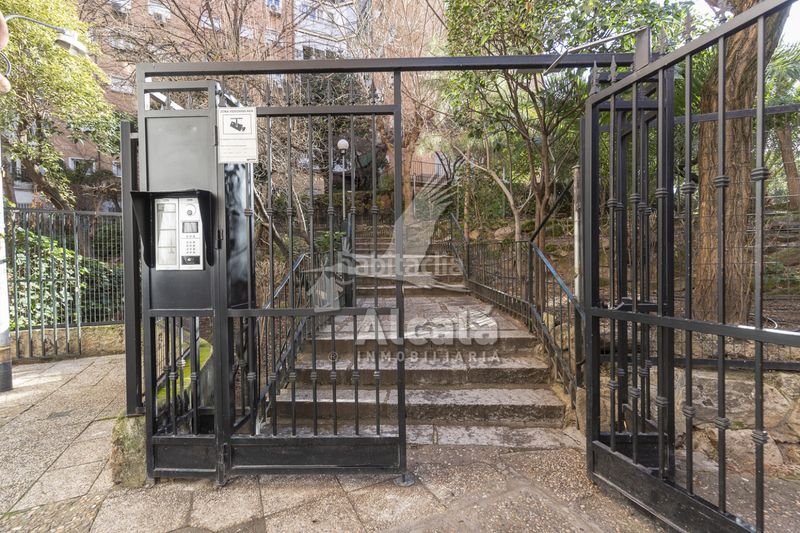 Piso exterior con terraza y vistas despejadas 3 dormitorios muy luminoso en Madrid - Imagen 56