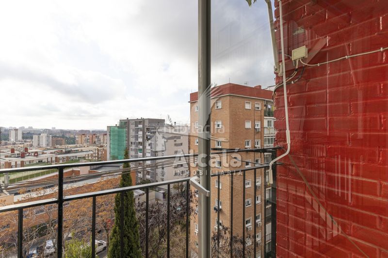 Piso exterior con terraza y vistas despejadas 3 dormitorios muy luminoso en Madrid - Imagen 14
