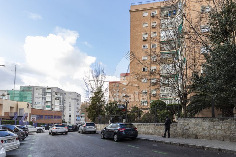 Piso exterior con terraza y vistas despejadas 3 dormitorios muy luminoso en Madrid - Imagen 62